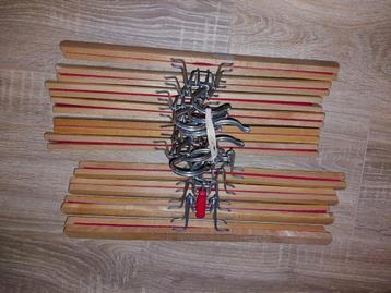 Lot - extra brede broeken kapstokken beschikbaar voor biedingen