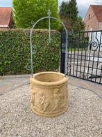 Un puits décoratif en pierre, Jardin & Terrasse, Bacs à fleurs & Jardinières, Comme neuf