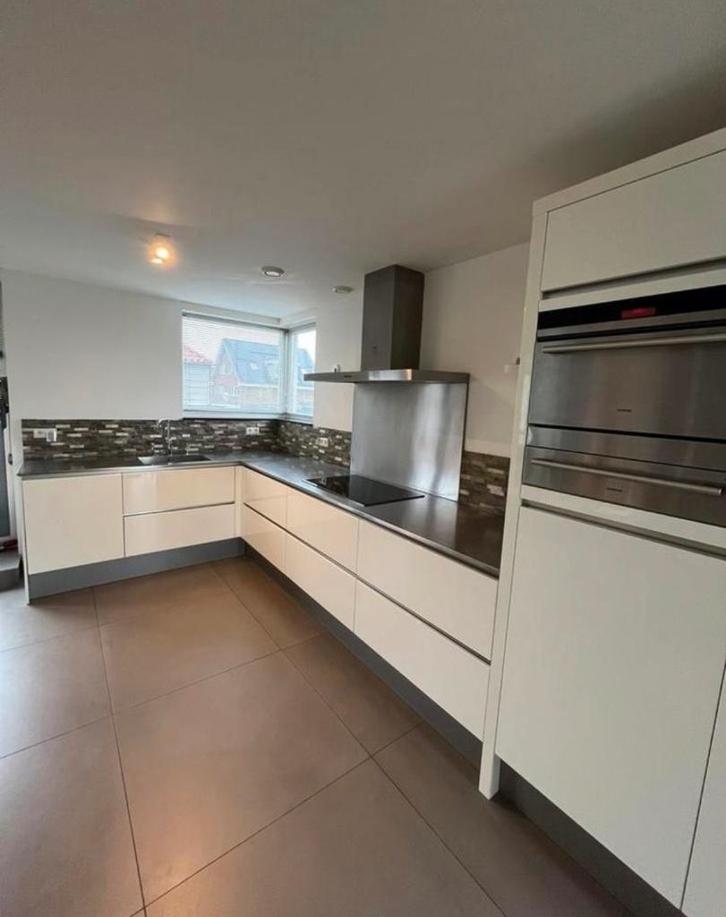 MANDEMAKERS HOOGGLANS KEUKEN + APPARATUUR, Huis en Inrichting, Keuken | Complete keukens, Zo goed als nieuw, Hoekkeuken, Wit, Staal of Inox