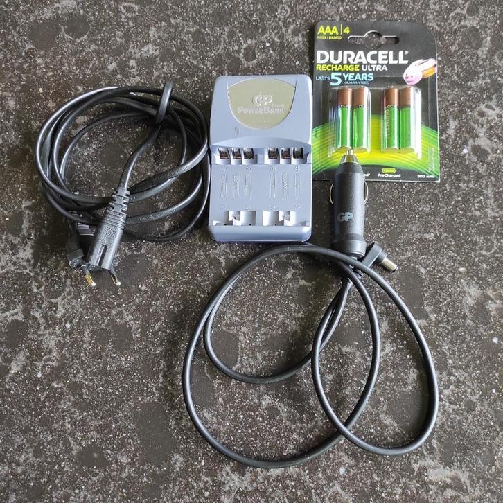 GP Travel Power Bank Oplader AA en AAA, Audio, Tv en Foto, Opladers, Zo goed als nieuw, Ophalen