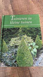 Tuinieren in kleine tuinen auteur lance Hattatt, Ophalen of Verzenden, Gelezen