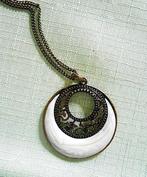 Trs beau pendentif sur chaine, Enlèvement ou Envoi, Neuf, Blanc