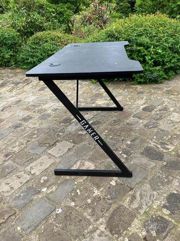 Gaming Desk beschikbaar voor biedingen