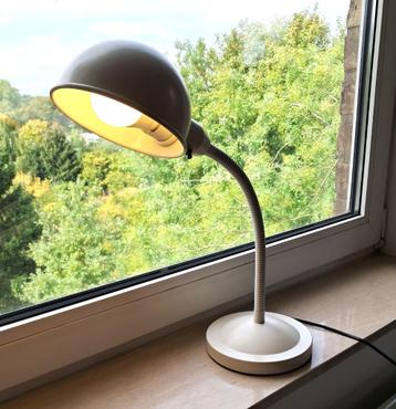 Ikea gebroken witte bureaulamp beschikbaar voor biedingen