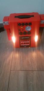 Jumpstarter met compressor en verlichting, Auto diversen, Jumpstarters, Ophalen, Zo goed als nieuw