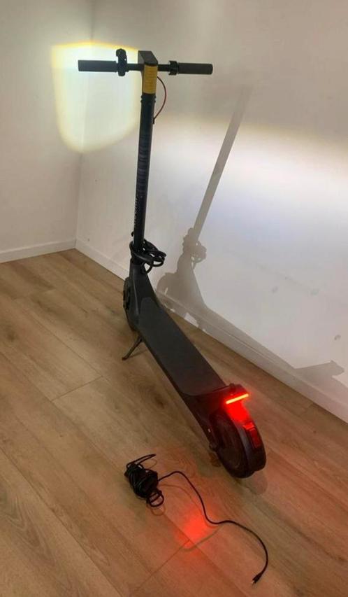 Gloednieuwe Elektrische plooistep, 25km per uur met oplader, Fietsen en Brommers, Steps, Zo goed als nieuw, Elektrische step (E-scooter)
