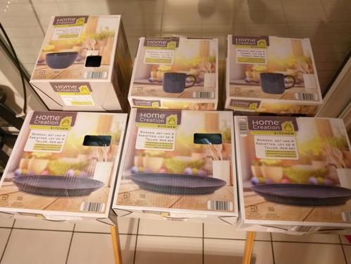 Eetservies Home Creation - Blauw - Nieuw, Huis en Inrichting, Keuken | Servies, Nieuw, Bord(en), Overige stijlen, Overige materialen