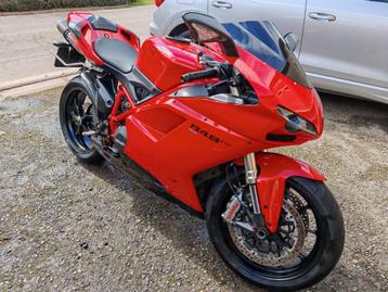 Ducati 848 EVO 14259 km 11/2013, 2 cilinders, 848 cc, Super Sport, Particulier