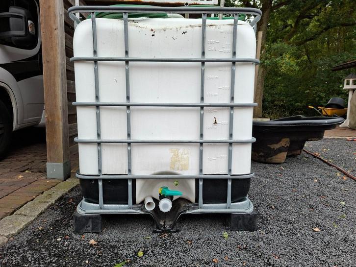 IBC vloeistofcontainer 1000 L. op kunststof pallet., Tuin en Terras, Regentonnen, Gebruikt, Kunststof, 150 liter of meer, Met kraantje