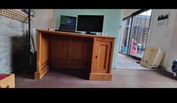 Bureau pastoriestijl  beschikbaar voor biedingen