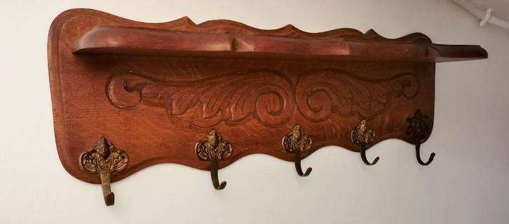 Porte-manteaux mural en bois sculpté – 5 crochets laiton, Huis en Inrichting, Woonaccessoires | Kapstokken, Zo goed als nieuw