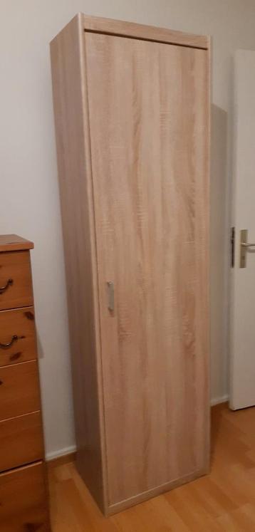 Armoire une porte, bois robuste état impeccable.  beschikbaar voor biedingen