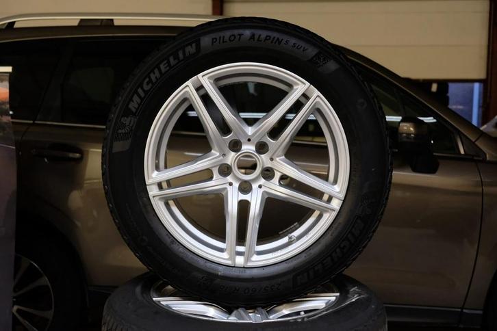 #818 Porsche Macan winterset Michelin Pilot Alpin 5, Auto-onderdelen, Banden en Velgen, Banden en Velgen, Winterbanden, Personenwagen