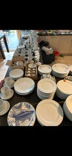 Diverse keuken gerief potten pannen glazen serviezen enz, Ophalen