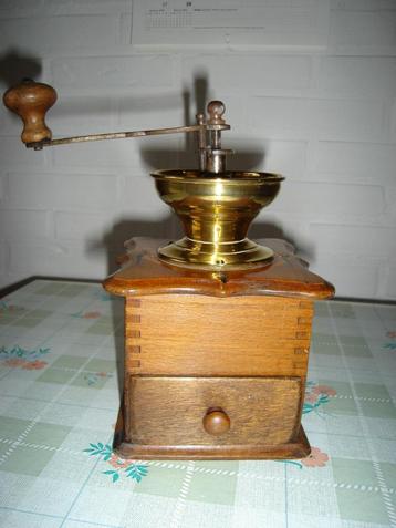 Antieke Schoot Koffie Molen beschikbaar voor biedingen