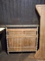 Oude grenen slaapkamer BAMBOE RELIEF, Huis en Inrichting, Slaapkamer | Complete slaapkamers, Ophalen