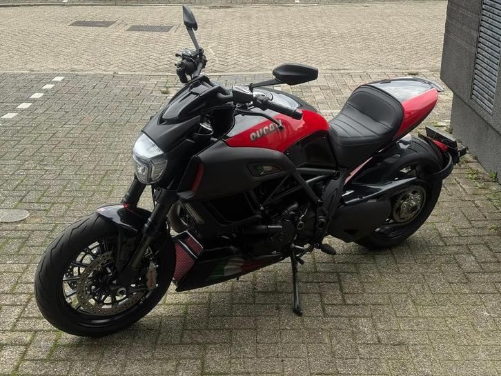 Ducati Diavel nieuwe model  custom 1 Eigenaar - 5700 klm!, Motoren, Motoren | Ducati, Particulier, meer dan 35 kW, 2 cilinders