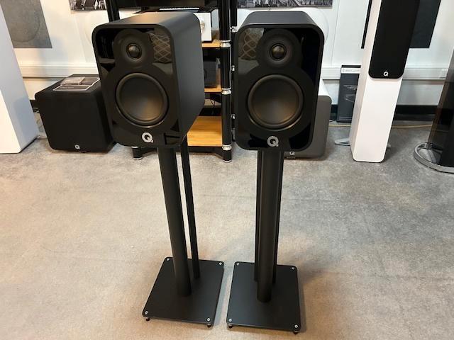 Q-Acoustics 5020 Zwart optie stands BOOKSHELFMAAND, TV, Hi-fi & Vidéo, Enceintes, Neuf, Haut-parleurs Frontaux, Arrière ou Stéréo