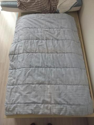 Synthetisch kinderdekbed beschikbaar voor biedingen