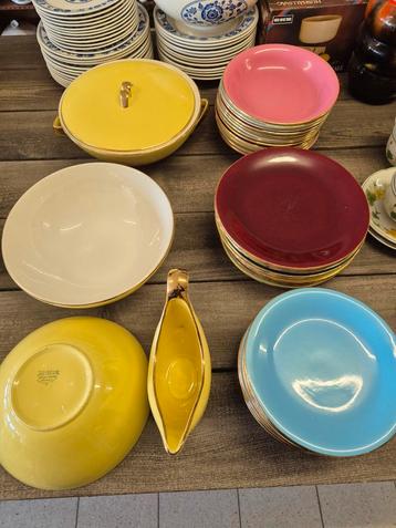 Lot de 42 pièces Boch Keralux Napoli pastel et dorure, Antiek en Kunst, Antiek | Servies compleet, Ophalen