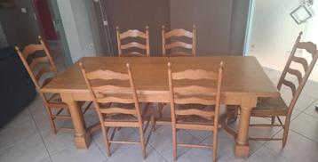 Antieke eettafel + 6 stoelen. beschikbaar voor biedingen