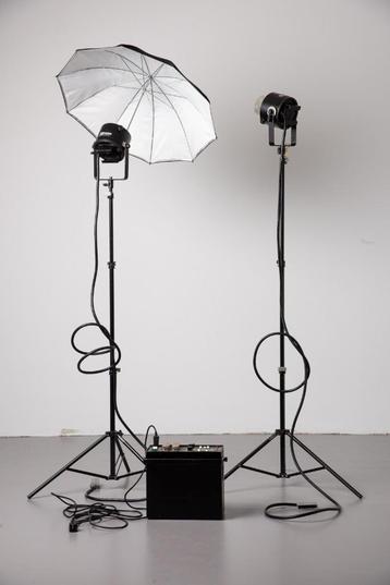 Bowens Quadmatic 1,5K generator + 2 toortsen en paraplu set beschikbaar voor biedingen