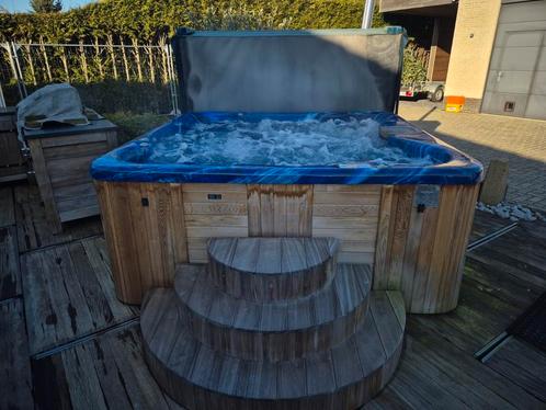 Crystel Waters jacuzzi met cover en trap, Tuin en Terras, Bubbelbaden en Hottubs, Gebruikt, Vast, Afdekzeil, Filter, Pomp, Trap