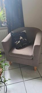 grijze clubstoel 2, Huis en Inrichting, Fauteuils, Ophalen, Zo goed als nieuw, Hout, Moderne