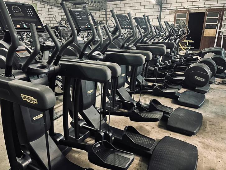 TECHNOGYM EXCITE SP VARIO CROSSTRAINER FULL BLACK, Sport en Fitness, Fitnessmaterialen, Zo goed als nieuw, Ophalen of Verzenden