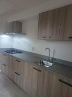 houtkleurige dubbelwandige keuken+Beko apparatenGEDEMONTEERD