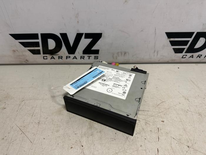 Navigatie Module van een Volkswagen Touran, Autos : Pièces & Accessoires, Électronique & Câbles, Volkswagen, Utilisé, 3 mois de garantie