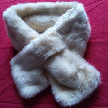 Sjaalkraag in kwalitatief imitatiebont. beschikbaar voor biedingen