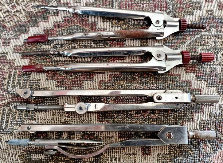 Anciens compas porte-crayons à charnière en métal, Collections, Collections Autre, Utilisé, Enlèvement ou Envoi