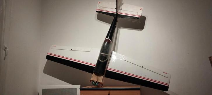 Avion radiocommandé Sukhoi SU-26 RC Graupner futaba kyosho, Hobby en Vrije tijd, Modelbouw | Radiografisch | Vliegtuigen, Verzenden