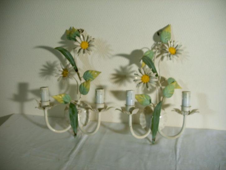 2 identieke vintage wandlampjes met margrieten, Huis en Inrichting, Lampen | Wandlampen, Gebruikt, Metaal, Ophalen of Verzenden