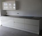 Witte hoogglans dubbelwandige keuken GEDOMONTEERD