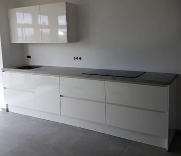 Witte hoogglans dubbelwandige keuken GEDOMONTEERD beschikbaar voor biedingen