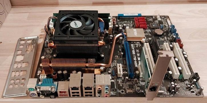 Asus m2n Sli Deluxe moederbord, Consoles de jeu & Jeux vidéo, Jeux | PC, Enlèvement ou Envoi