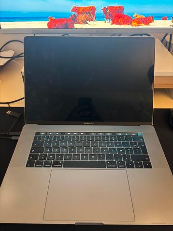 MacBook Pro 15-inch (2017) - schermdefect/voor onderdelen  beschikbaar voor biedingen