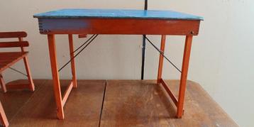 Hout kinder speeltafel incl blokken, domino, stoeltje beschikbaar voor biedingen