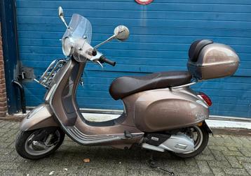 Vespa Primavera 125cc motorscooter touring 2016 licht schade beschikbaar voor biedingen