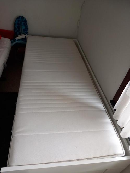 Bedbank met 1 matras ikea (prijs verlaagd, moet snel weg), Huis en Inrichting, Slaapkamer | Boxsprings, Gebruikt, 160 cm, 200 cm