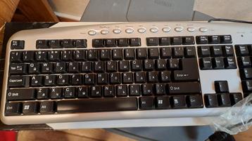 Clavier QWERTY intégrant l'alphabet cyrillique  beschikbaar voor biedingen