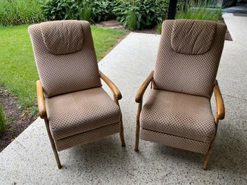 2 relax zetels in goede staat beschikbaar voor biedingen