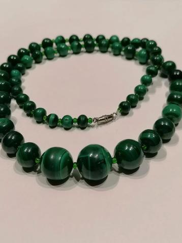 Halsketting van malachite  beschikbaar voor biedingen