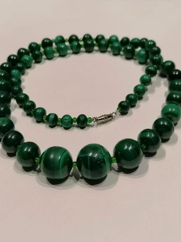 Halsketting van malachite, Handtassen en Accessoires, Antieke sieraden, Ketting, Ophalen of Verzenden