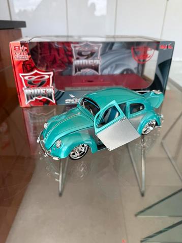  1951 VOLKSWAGEN BEETLE CUSTOM 1/18 uit het jaar 2006 beschikbaar voor biedingen