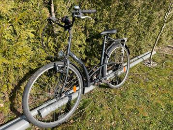 Damesfiets te koop beschikbaar voor biedingen