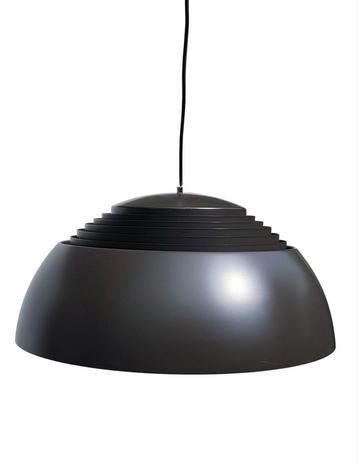 AJ Hanglamp van Arne Jacobsen voor Louis Poulsen, 1980s
 beschikbaar voor biedingen