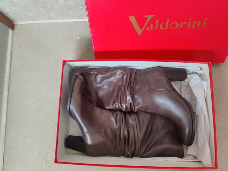 Nieuwe lederen laarzen 'Valdorini' maat 41, Kleding | Dames, Schoenen, Nieuw, Hoge laarzen, Bruin, Ophalen of Verzenden